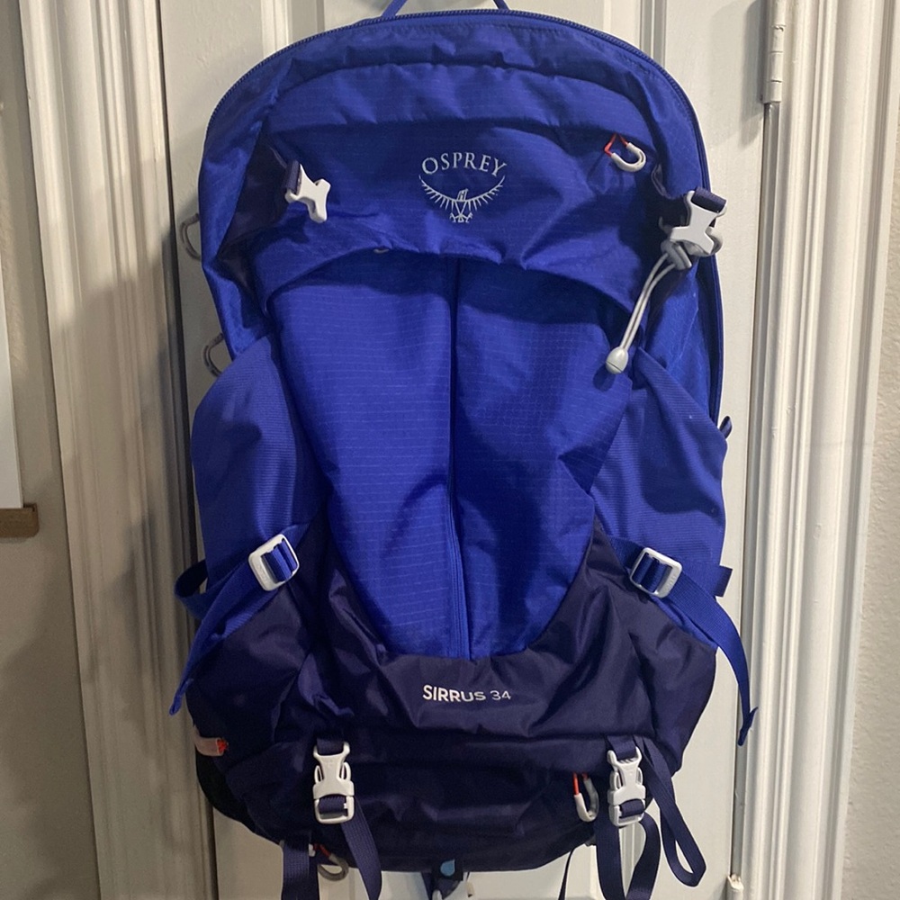 Osprey Sirrus 34 women’s day hiking technical backpack in Blueberry